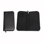 Porta pasaporte y documentos de viaje, en cuerina con fibra de carbon,cierre zipper - Imagen 2