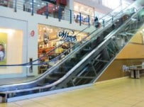 Publicidad en escalera eléctrica en albrook  ( frente a multimax )