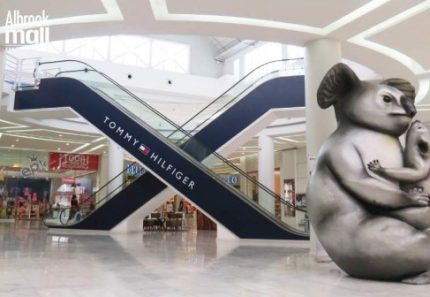 Publicidad en escalera eléctrica en albrook  ( frente a felix b. maduro )