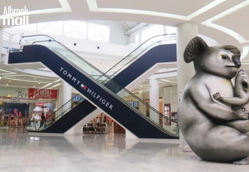 Publicidad en escalera eléctrica en albrook  ( frente a felix b. maduro )