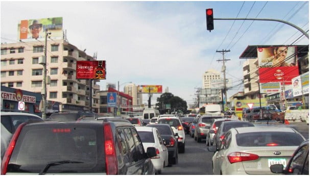 Via España - Plaza comercial de la casa de las baterías intersección vía porras.