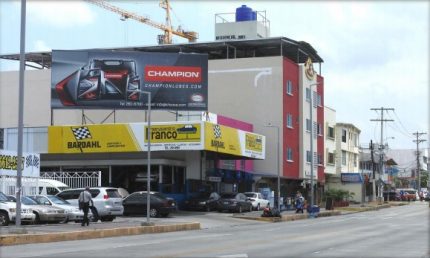 Vallas publicitarias fernandez de cordoba  (diagonal a edificio 909 después del almacén pemco)