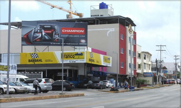 Vallas publicitarias fernandez de cordoba  (diagonal a edificio 909 después del almacén pemco)